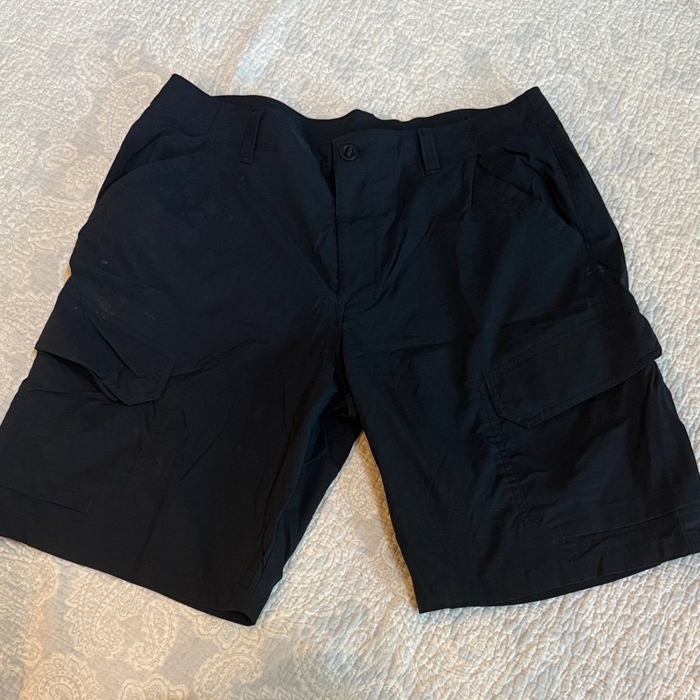 Under Armour Men's Black Cargo Shorts